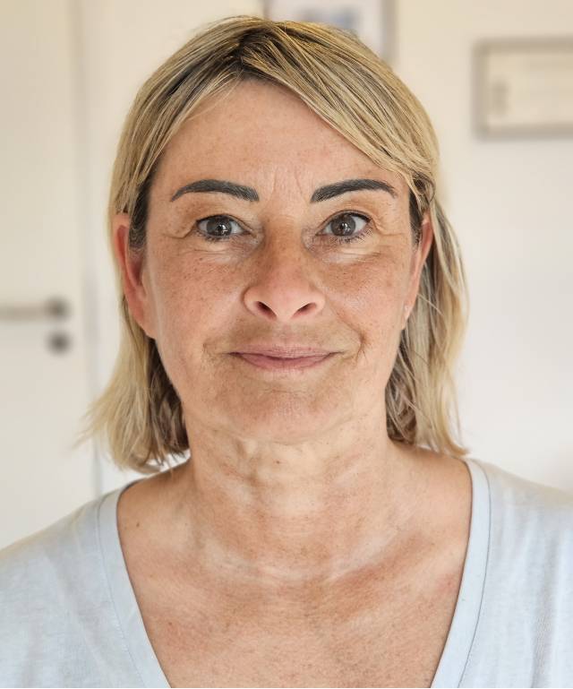 Résonance Sacrée : visage d'une femme blonde avant le massage bien-être Liftant Japonais